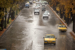 بارش‌ها در غرب اصفهان آغاز شد/ احتمال بارش برف در مناطق کوهستانی