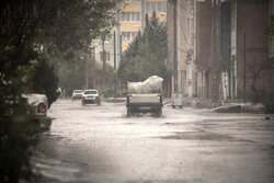 بارش باران و لغزندگی محورهای مواصلاتی استان قزوین