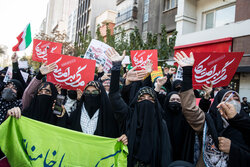 برگزاری راهپیمایی۱۳آبان از میدان قائم به سمت مصلی نمازجمعه زنجان