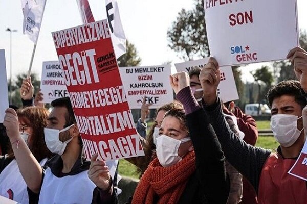 پلیس ترکیه معترضان به سیاست‌های آمریکا را بازداشت کرد
