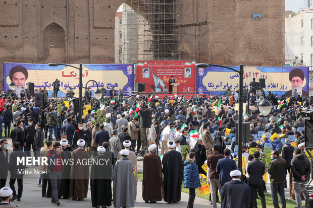 حضور اقشار مختلف مردمی در مراسم یوم الله ۱۳ آبان تبریز