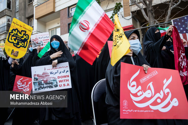 مراسم یوم الله ۱۳ آبان در تهران صبح امروز پنجشنبه در مقابل لانه جاسوسی آمریکا برگزار شد