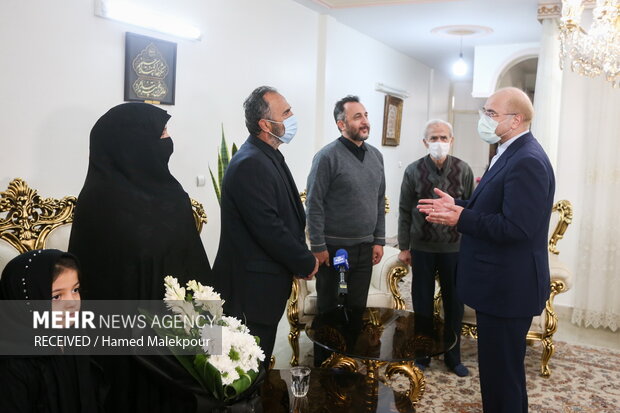  محمد باقر قالیباف  رئیس مجلس در منزل   شهید جمال محمد شاهی حضور پیدا کرد