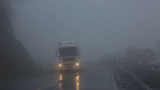 تمامی جاده‌های استان قزوین بارانی است