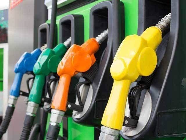 پاکستانی حکومت نے پیٹرول کی فی لیٹر قیمت میں 12 روپے تین پیسے کا اضافہ کردیا