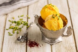طرز تهیه «بستنی سنتی» خانگی اصیل ایرانی به ۲ روش!