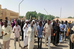 السودان.. تفريق احتجاج للمعلمين بقنابل الغاز واعتقال خمسة منهم