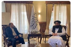 وزیر خارجه دولت موقت طالبان و سفیر پاکستان در کابل گفتگو کردند
