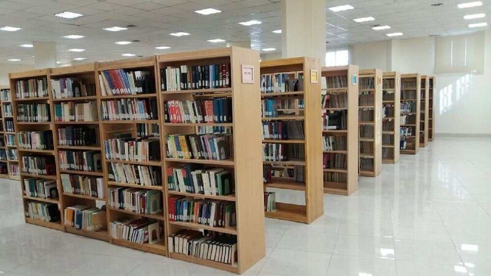 اهدای ۵۰۰ عنوان کتاب تخصصی به مرکز ایران شناسی سنندج