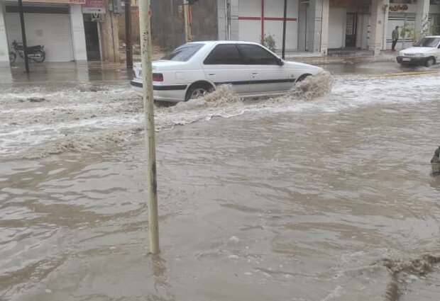 بارش باران در لامرد و آبگرفتگی معابر