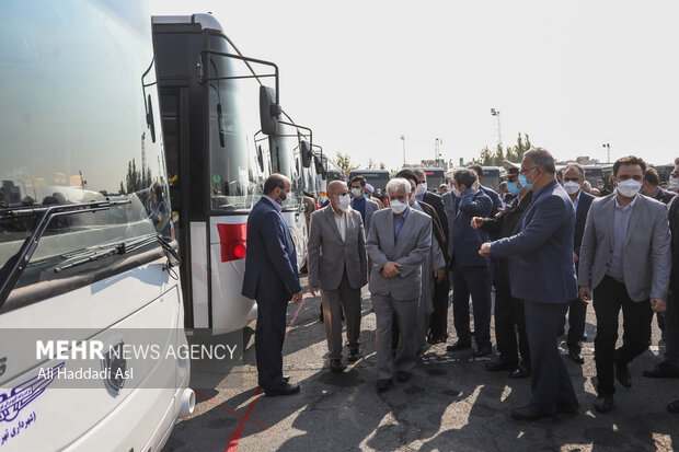 مسئولین و مدیران شهرداری در حال بازدید از ۱۱۰ دستگاه اتوبوس در ناوگان حمل و نقل عمومی تهران هستند