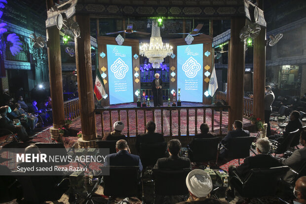  حجت‌الاسلام محمد قمی رئیس سازمان تبلیغات اسلامی  در حال سخنرانی در مراسم افتتاحیه مهرواره برگزیدگان سال هئیت و تشکلهای دینی است