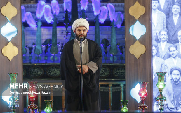  حجت‌الاسلام محمد قمی رئیس سازمان تبلیغات اسلامی  در حال سخنرانی در مراسم افتتاحیه مهرواره برگزیدگان سال هئیت و تشکلهای دینی است