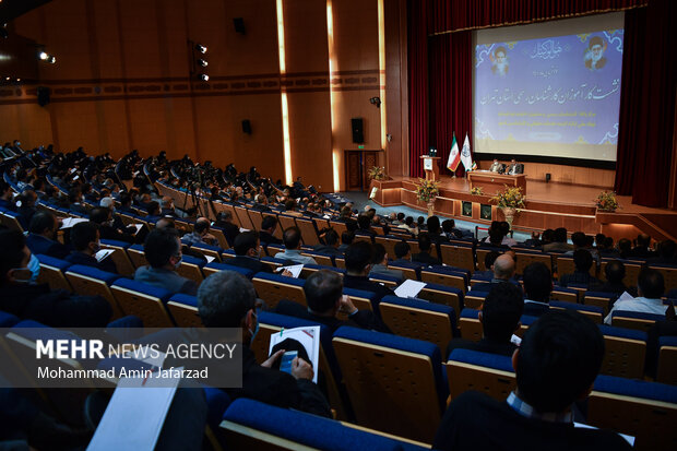 نشست کار آموزان کارشناسان رسمی استان تهران عصر امروز دوشنبه 17 آبان ماه برگزار شد