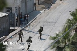 Zionist forces detain seven Palestinians in West Bank