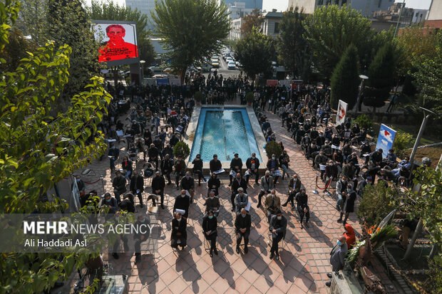 Funeral of prominent Iranian cartoonist Kambiz Derambakhsh 