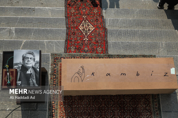 Funeral of prominent Iranian cartoonist Kambiz Derambakhsh 