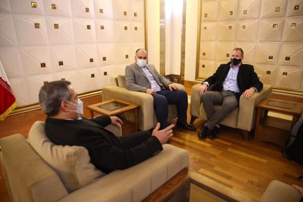 Iran, Hungary Olympic committees sign MoU on sports coop.