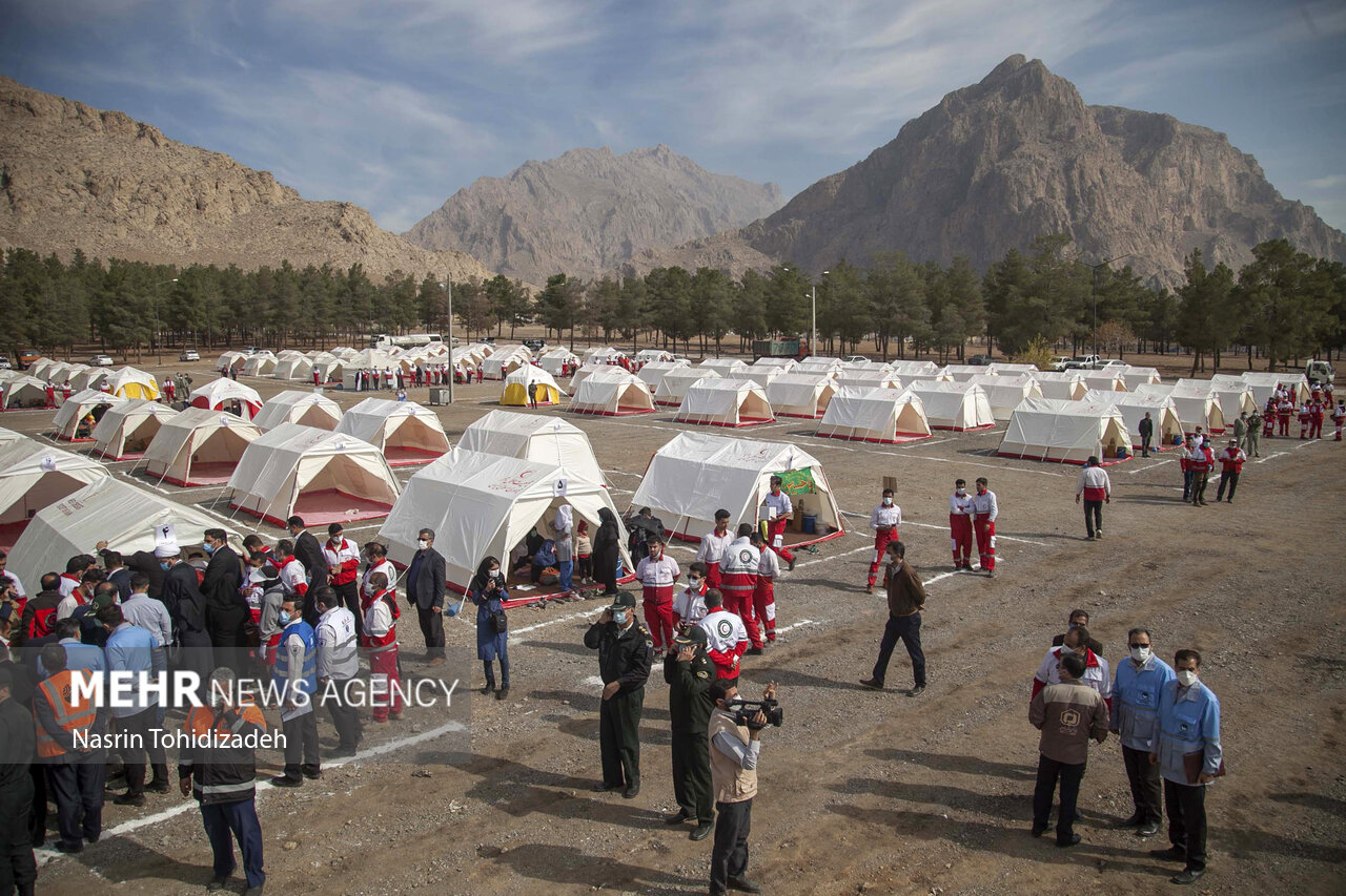 برپایی۲۲۲ چادر برای اسکان اضطراری زلزله‌زدگان در روستاهای هرمزگان
