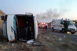 انتقال مصدومان حادثه تصادف در عراق به مهران/ ۴ فوتی و ۱۶ مصدوم