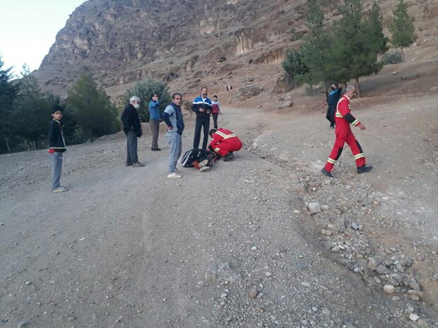 نجات ۲ جوان گرفتار در ارتفاعات «مخملکوه»