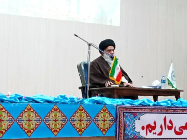 زنان جامعه اسلامی در کنار پرورش فرزند مبلغ دین باشند