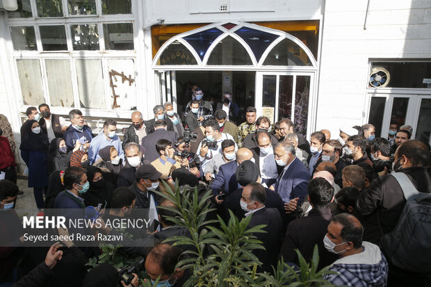  علیرضا زاکانی شهردار تهران در مسجد امیر المومنین (ع) منطقه ۱۶ شهرداری تهران حضور پیدا کرد
