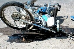 برخورد پژو با موتورسیکلت در جاده سد ساوه یک فوتی برجا گذاشت