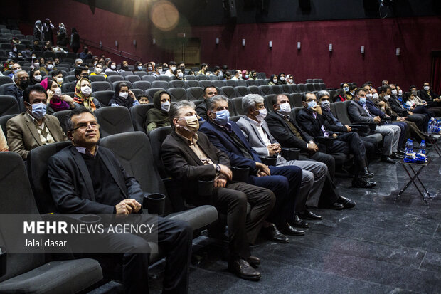 دانش آموزان نخبه و برگزیدگان علمی کردستان تجلیل شدند