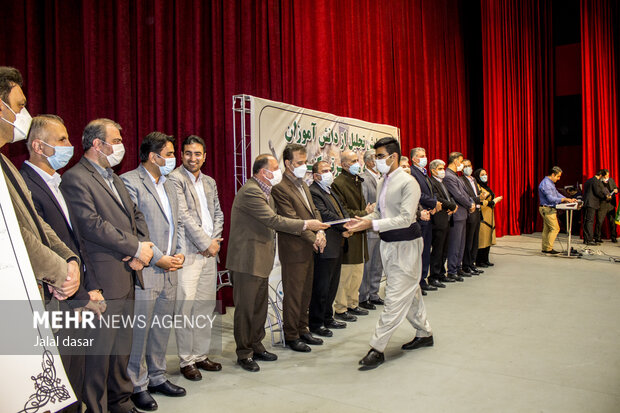 دانش آموزان نخبه و برگزیدگان علمی کردستان تجلیل شدند