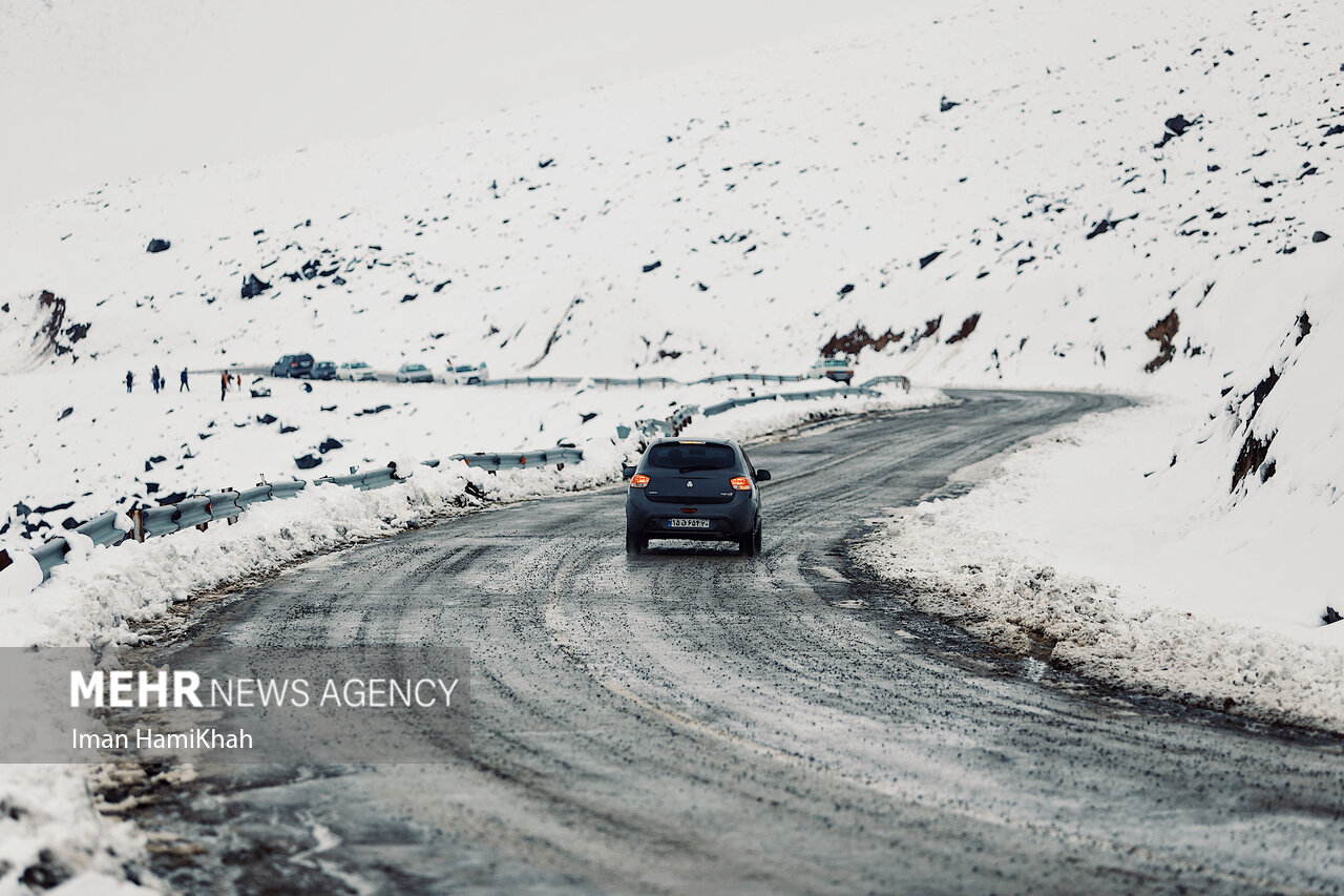 پیش بینی بارش برف و باران در جاده های ۱۸ استان/ توصیه به رانندگان