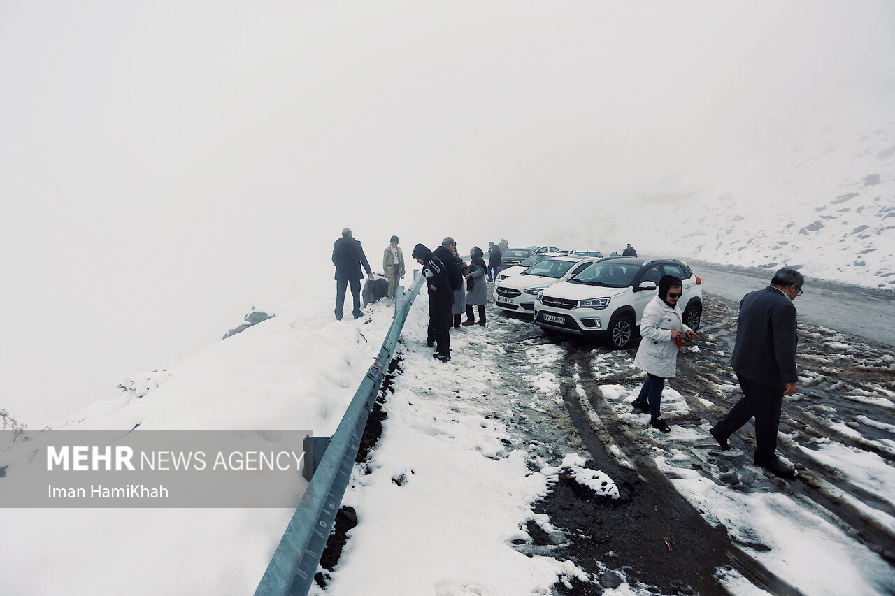 برف و باران در آسمان ایران/ خسارات سیلاب در سواحل شمالی کشورمان