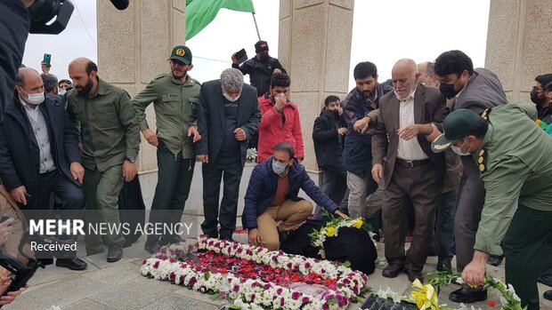 استقبال مردم تویسرکان از خانواده شهید  محمد خیامیان پاقلعه