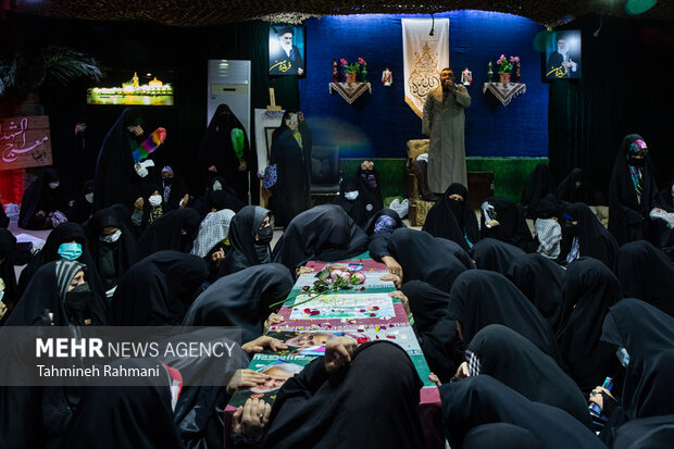 مراسم وداع با اولین بانوی تفحص شده ،شهیده فاطمه اسدی بعدازظهر امروز شنبه در معراج شهدا برگزار شد