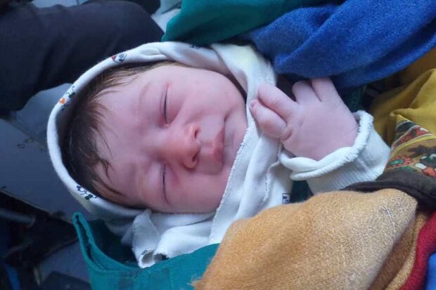 مادر افغانستانی هفتمین فرزند خود را در آمبولانس به دنیا آورد