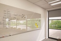 کاربرد انواع تخته وایت برد شیشه‌ای برای اتاق جلسات آموزشی و دفاتر