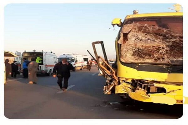 برخورد اتوبوس و مینی بوس مس سرچشمه ۸ مصدوم بر جا گذاشت