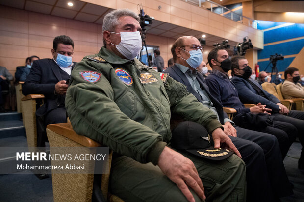 یکی از نیرو های نیروی هوایی ارتش در مراسم تودیع و معارفه رؤسای سابق و جدید سازمان هواپیمایی کشوری حضور دارد