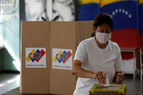 مردم ونزوئلا پای صندوق‌های رأی می‌روند