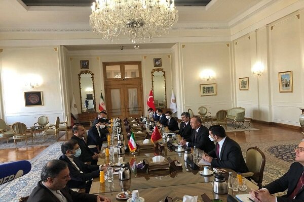 Iranian, Turkish FMs hold meeting in Tehran