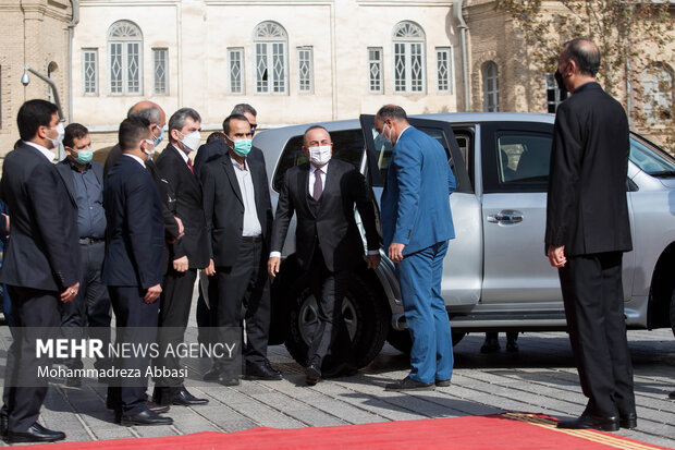  مولود چاووش اوغلو وزیر امور خارجه ترکیه در حال ورود به محل دیدار رسمی وزرای خارجه ایران و ترکیه است