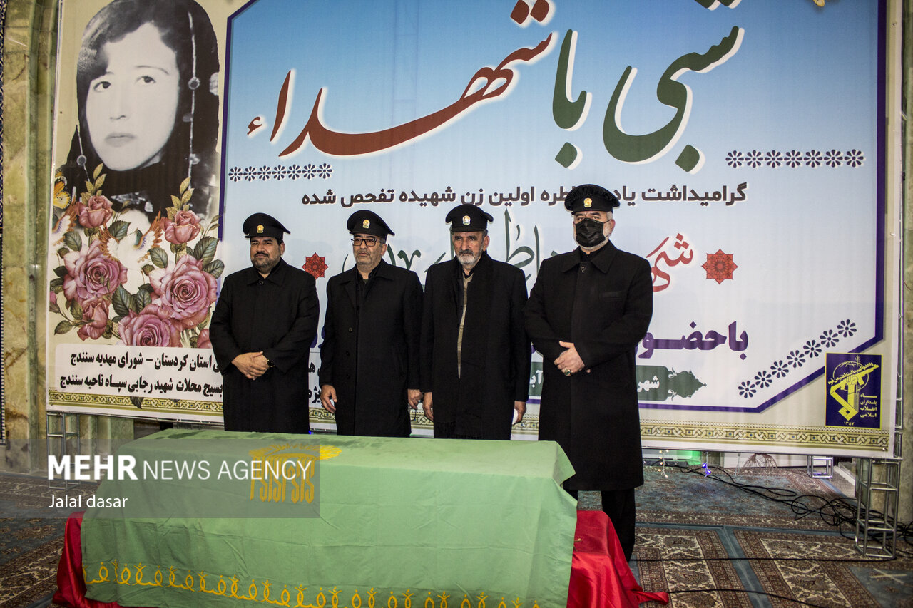 سنندج میں پہلی جستجو شدہ شہیدہ خاتون فاطمہ اسدی کی تشییع جنازہ