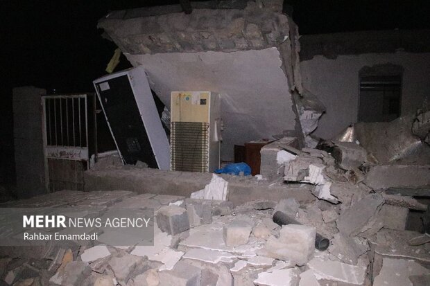 بازدید استاندار هرمزگان از مناطق زلزله زده بخش فین 