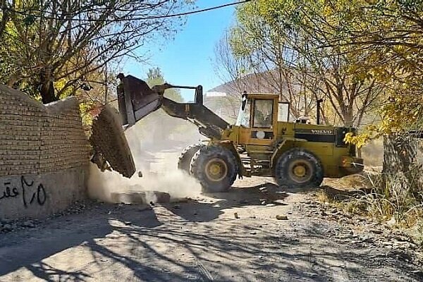 ۱۱۰ فقره دیوارکشی و بنای غیرمجاز در اراضی کشاورزی«چناران»تخریب شد