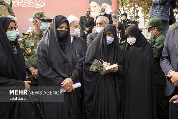 مراسم تشییع و تدفین شهیده فاطمه اسدی در سنندج