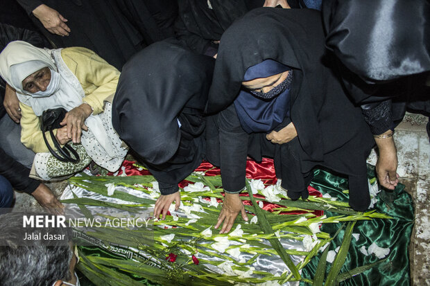 مراسم تشییع و تدفین شهیده فاطمه اسدی در سنندج