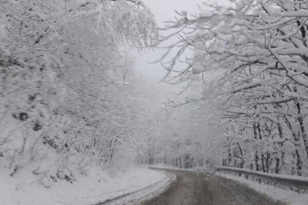 بارش ۵ سانتیمتری برف در محورهای کوهستانی گیلان بارش ۵ سانتیمتری برف در محورهای کوهستانی گیلان