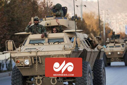 رژه نیروهای طالبان با خودروهای زرهی امریکایی و بالگردهای روسی