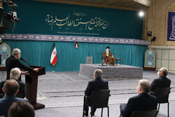 Iranian elites meet with Leader