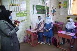 Yüz yüze eğitime ara veren İranlı öğrenciler okula kavuştular